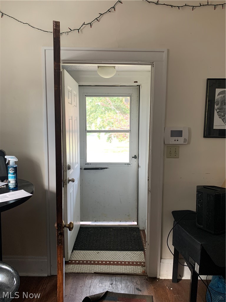 3296 Kildare Road Cleveland, OH 44118 - Photo 4 of 25 Entryway