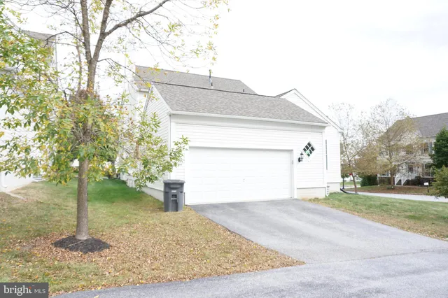 a view of a house with a yard and garage