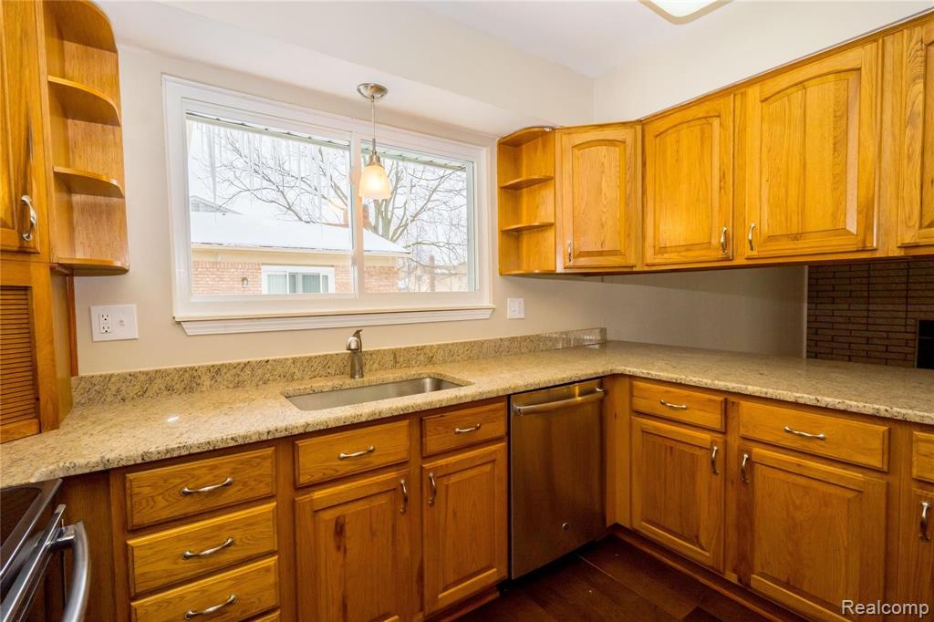 42278 Hanford Road Canton, MI 48187 - Photo 29 of 79