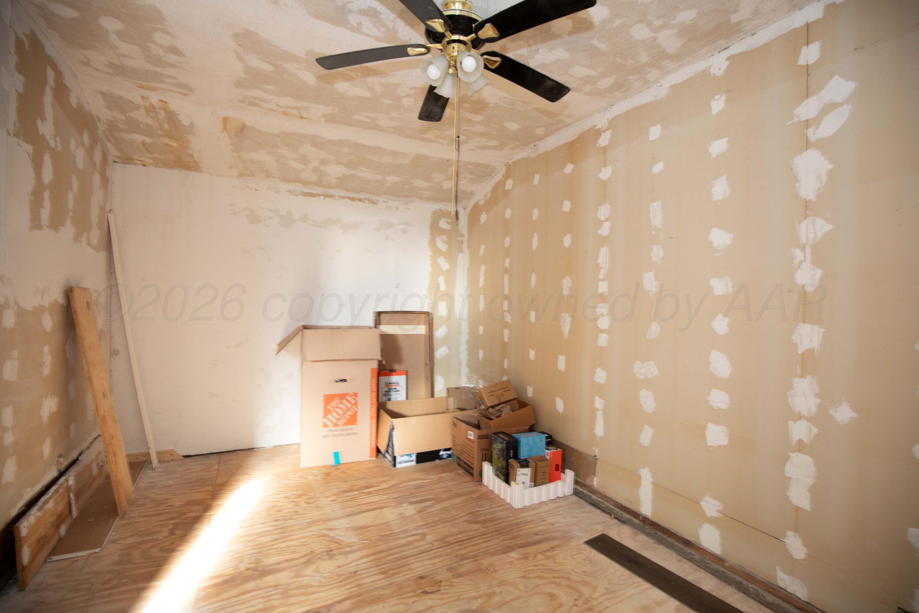 107 Inverness Street Borger, TX 79007 - Photo 10 of 22 a view of a room with gym equipment