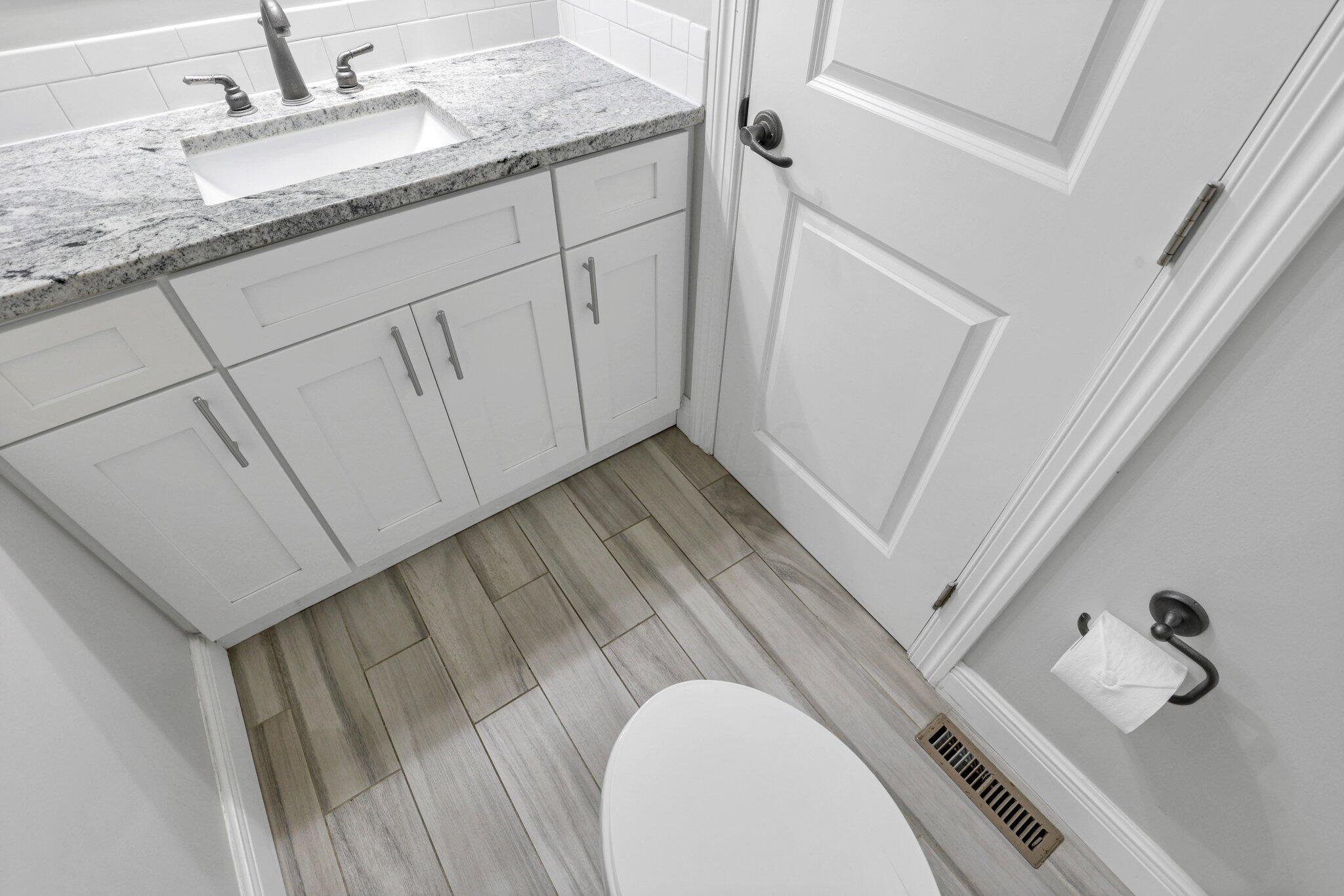 5615 Stemen Road Pickerington, OH 43147 - Photo 5 of 53 Entry Level Half Bathroom