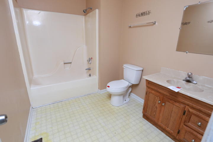 7913 Hancock Road Chattanooga, TN 37416 - Photo 11 of 16 Bath
