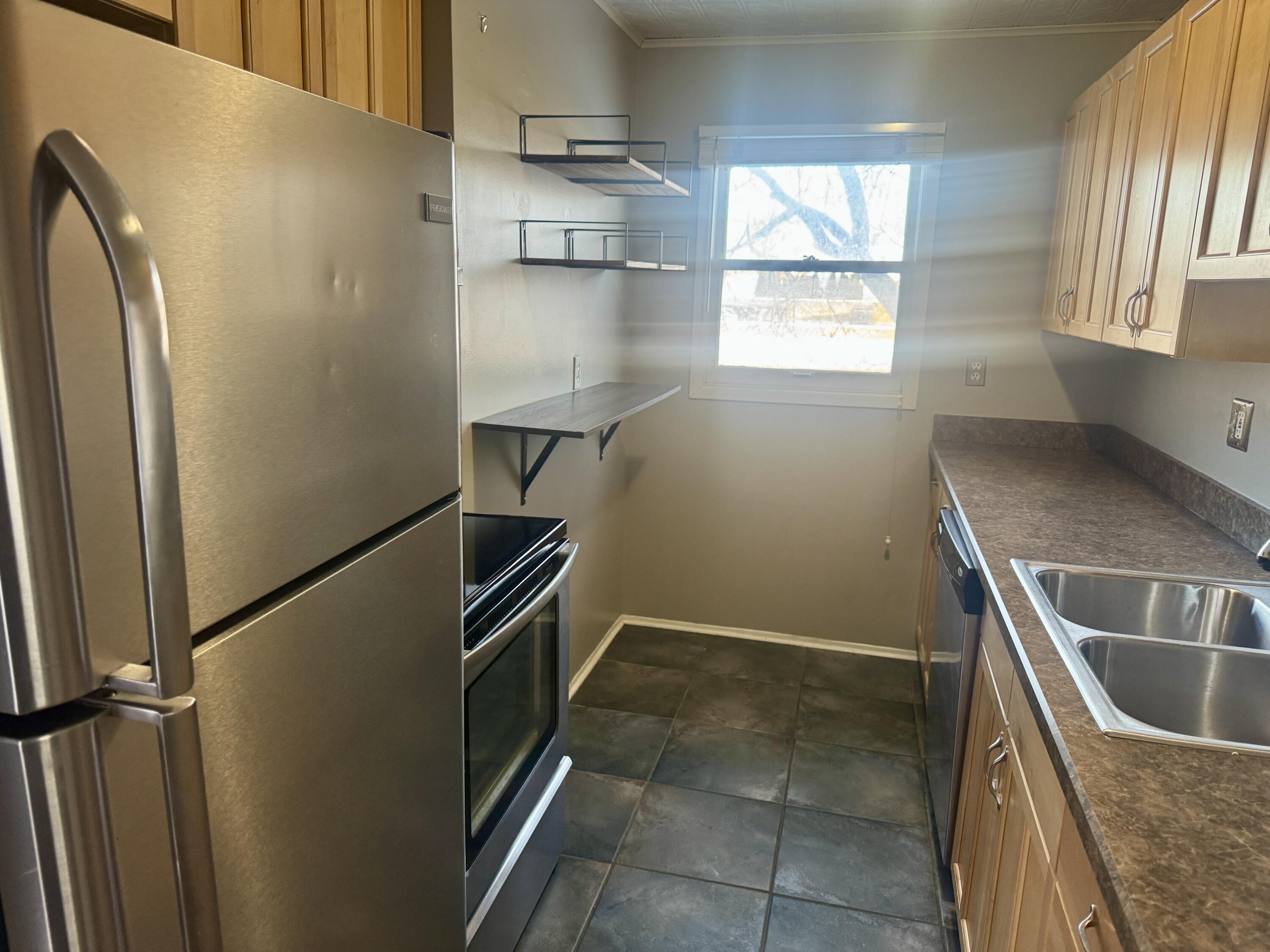 5065 Crooks Road, Unit 52 Royal Oak, MI 48073 - Photo 5 of 20 IMG_2748