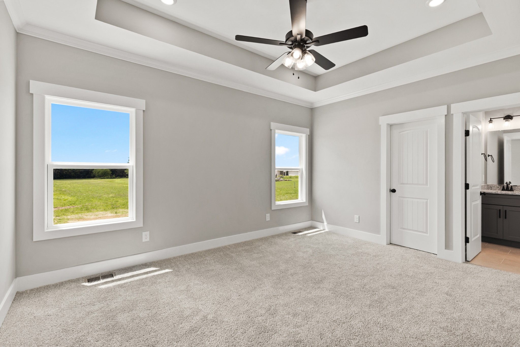 5638 Borthick Road Springfield, TN 37172 - Photo 18 of 43 an empty room with windows and closet