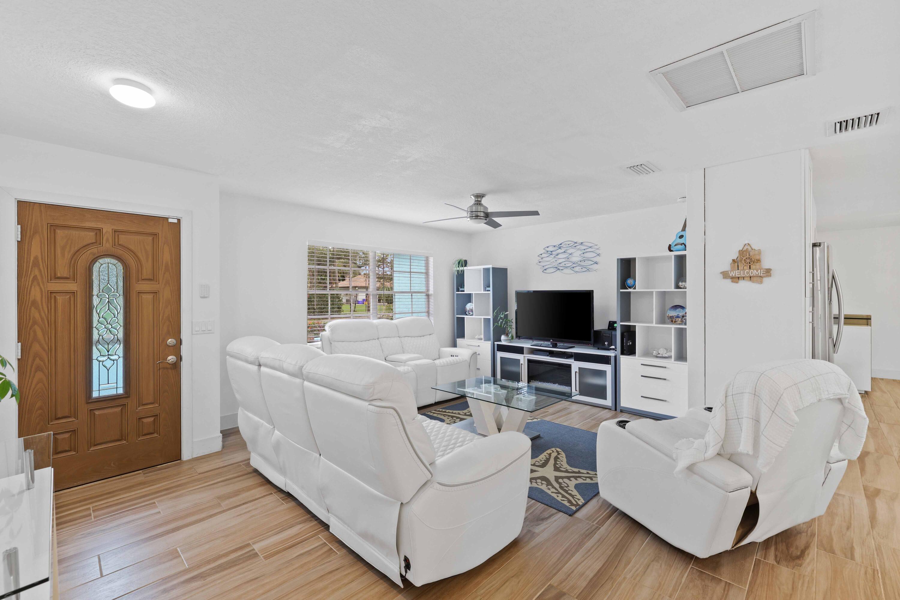 5554 Hibiscus Road Jupiter, FL 33458 - Photo 8 of 66 Living Room