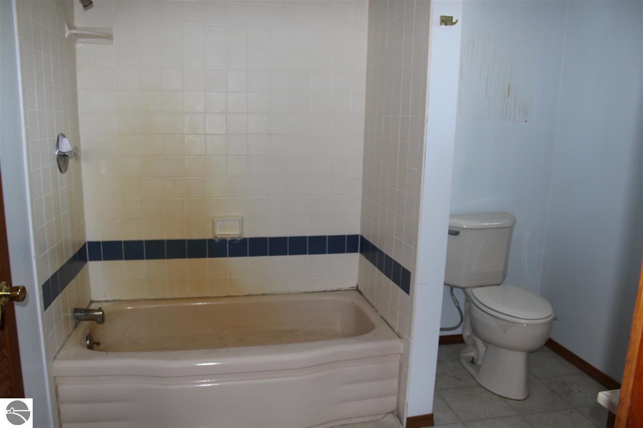1137 Carlisle Road Traverse City, MI 49696 - Photo 23 of 24 1795412-22.JPG