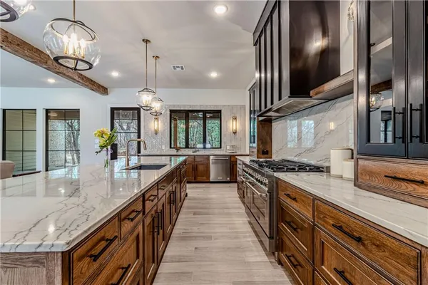 $1,575,000 | 1136 Queen Elizabeth Drive, McGregor, TX 76657