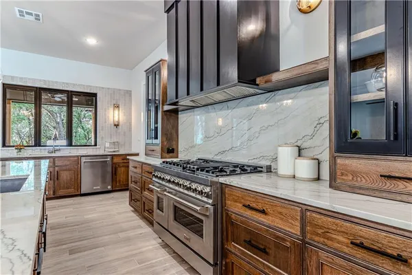 $1,575,000 | 1136 Queen Elizabeth Drive, McGregor, TX 76657