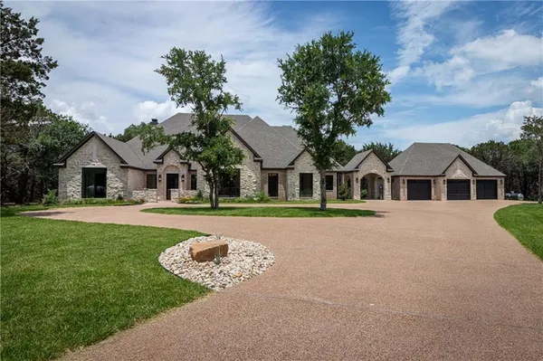 $1,575,000 | 1136 Queen Elizabeth Drive, McGregor, TX 76657