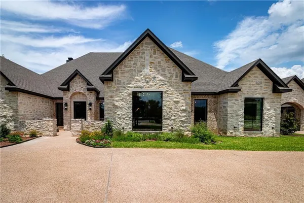 $1,575,000 | 1136 Queen Elizabeth Drive, McGregor, TX 76657