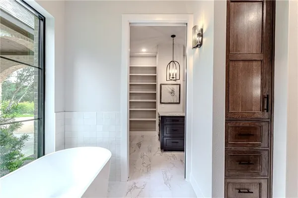 $1,575,000 | 1136 Queen Elizabeth Drive, McGregor, TX 76657