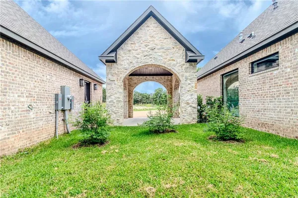 $1,575,000 | 1136 Queen Elizabeth Drive, McGregor, TX 76657