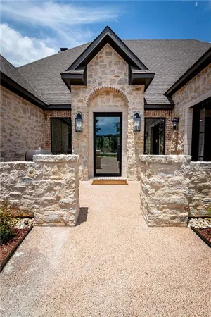 $1,575,000 | 1136 Queen Elizabeth Drive, McGregor, TX 76657