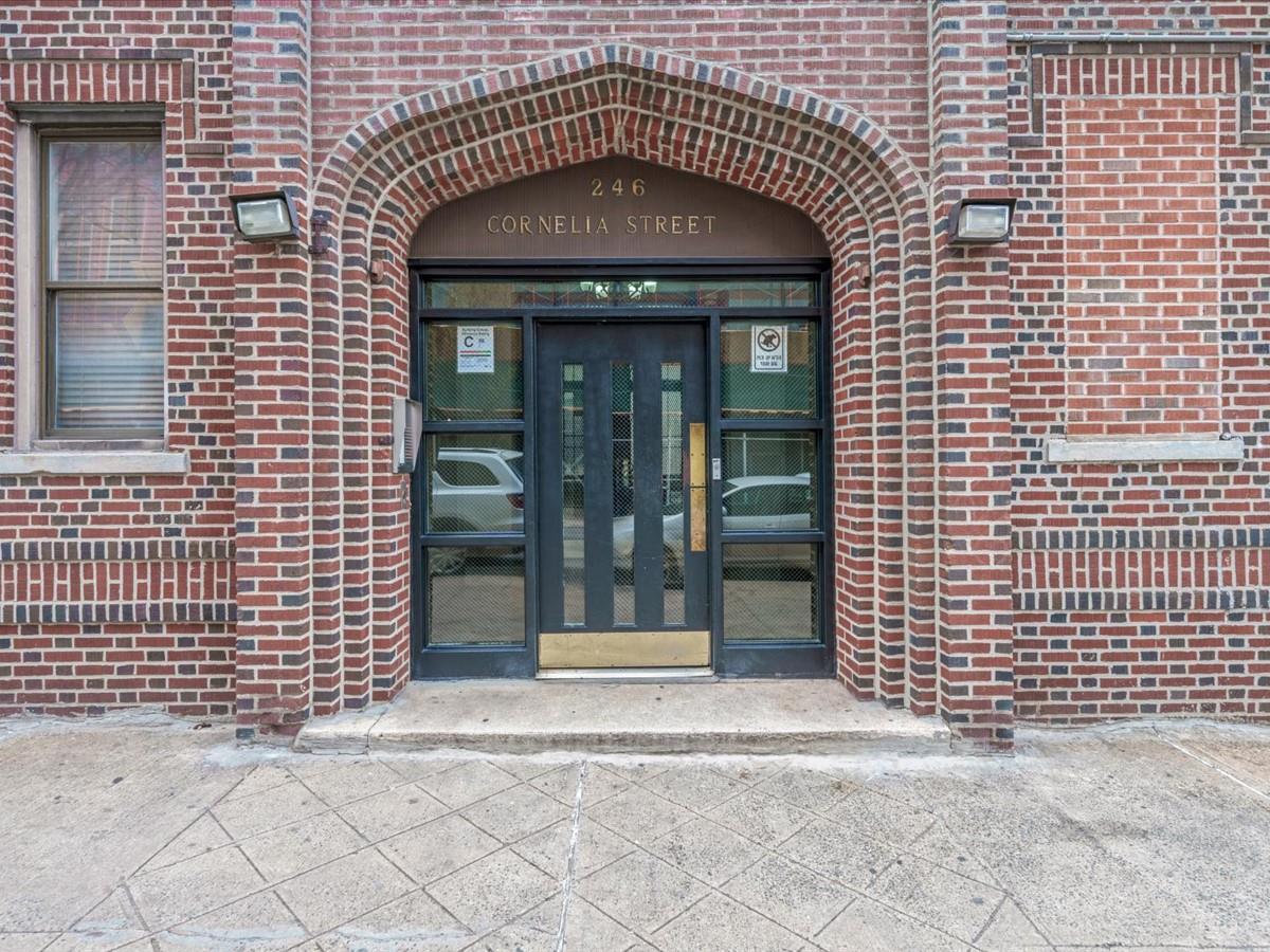 246 Cornelia Street, Unit B2 Brooklyn, NY 11221 - Photo 2 of 10 a view of entryway