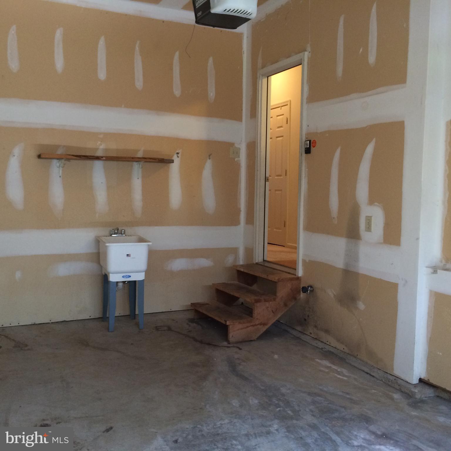 476 Buchanan Road Perkasie, PA 18944 - Photo 13 of 27 Garage w/inside access, opener and utility tub