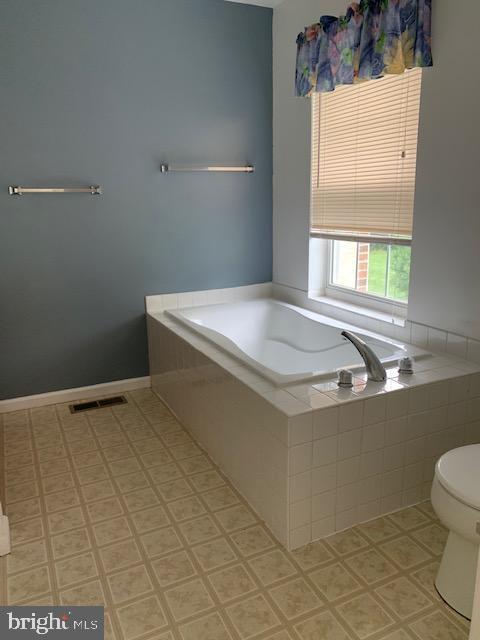 476 Buchanan Road Perkasie, PA 18944 - Photo 16 of 27 Master bath soaking tub