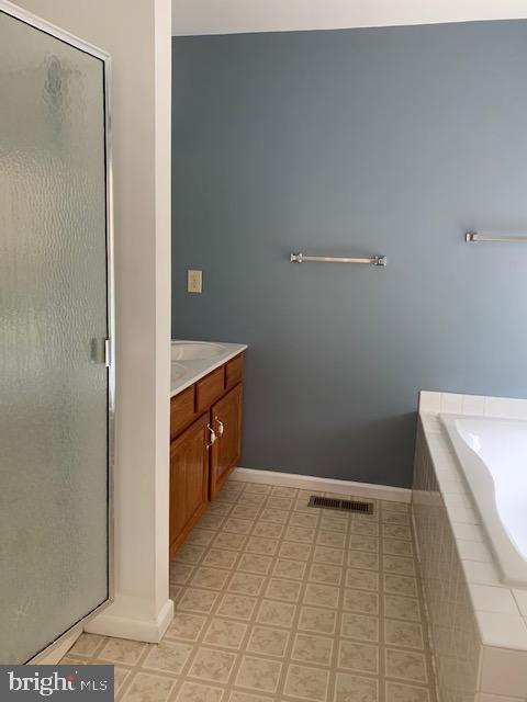 476 Buchanan Road Perkasie, PA 18944 - Photo 17 of 27 Master bath w/stall shower