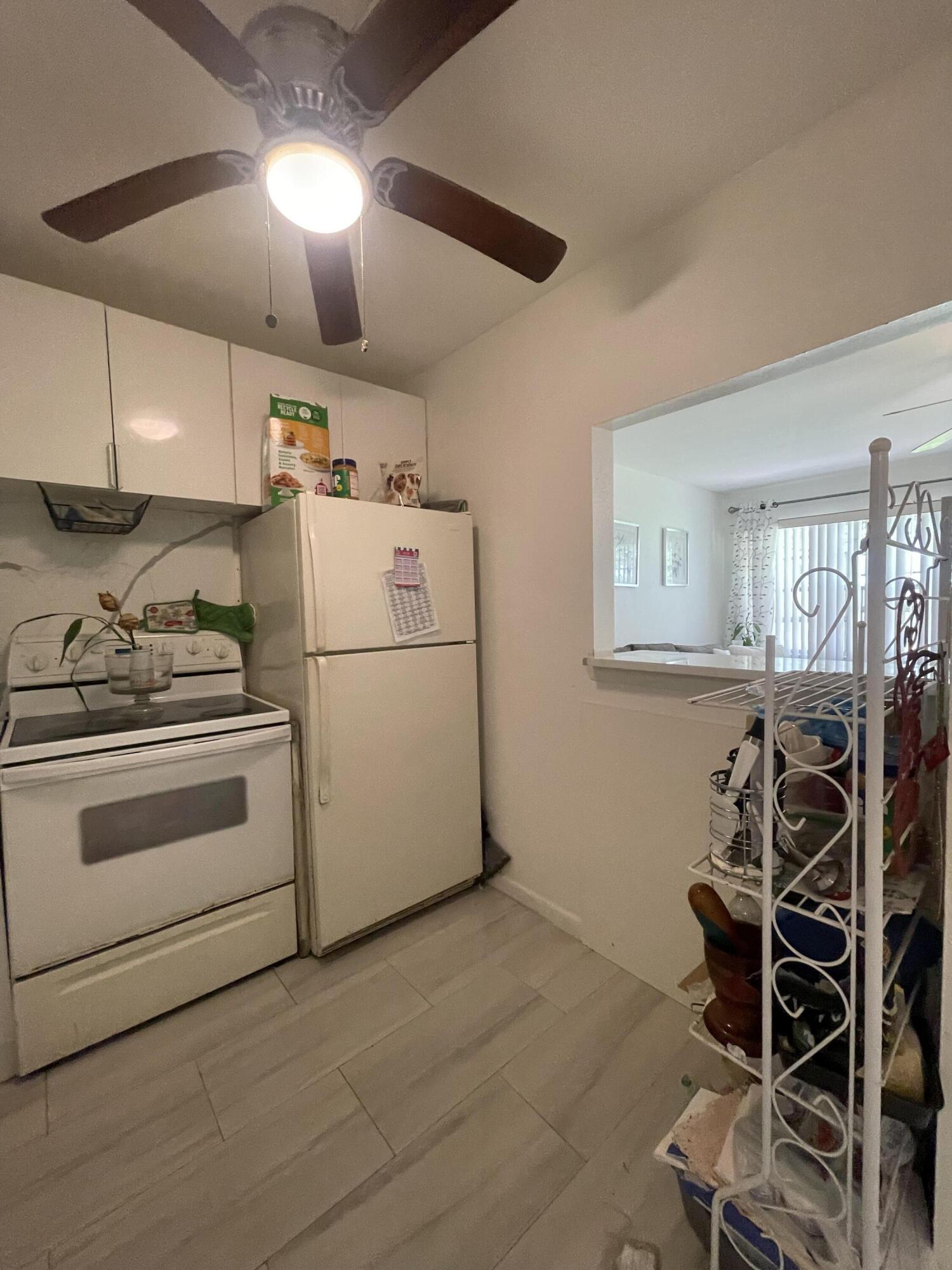 49 Mansfield B Boca Raton, FL 33434 - Photo 6 of 31 IMG_0358