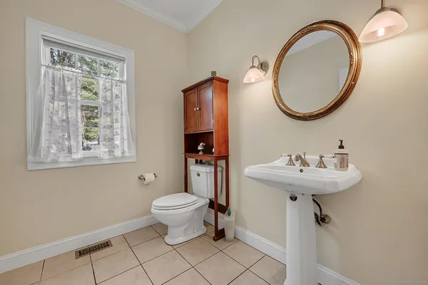 a black and white photo of a room