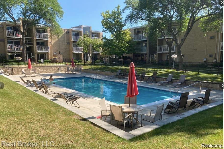 4905 Crooks Road, Unit A5 Royal Oak, MI 48073 - Photo 18 of 19