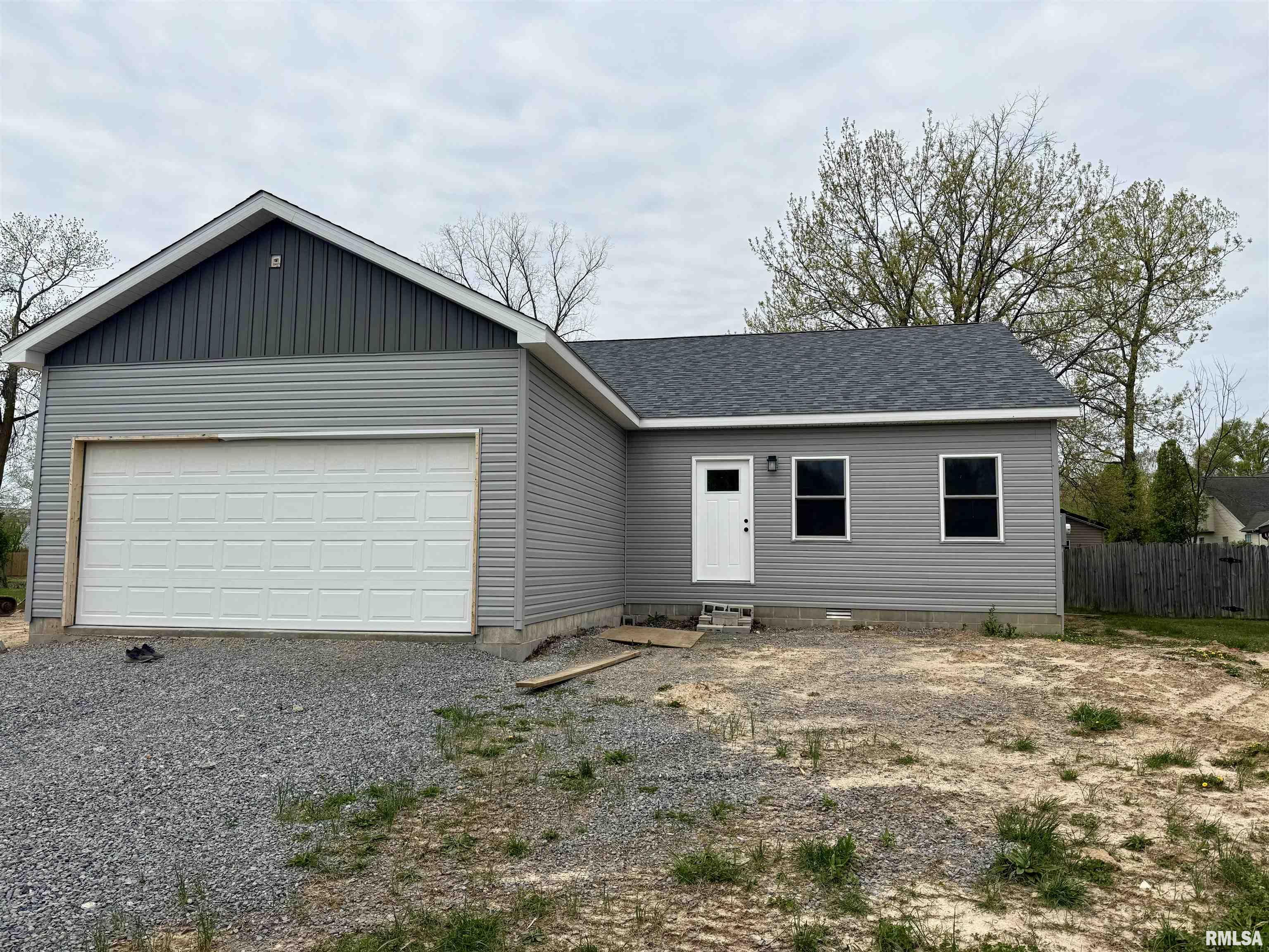 1306 Laura Lane Marion, IL 62959 - Photo 1 of 23