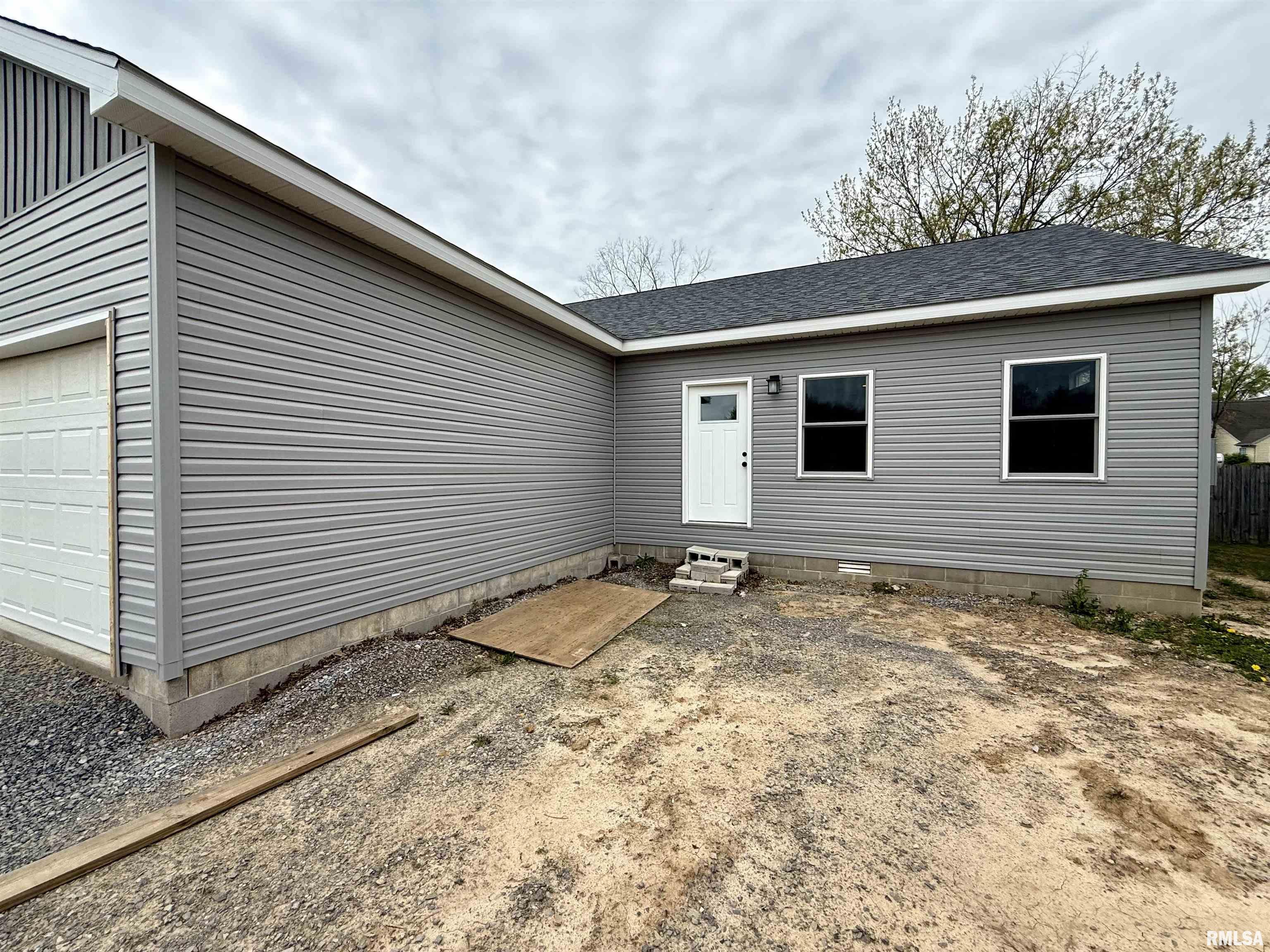 1306 Laura Lane Marion, IL 62959 - Photo 4 of 23
