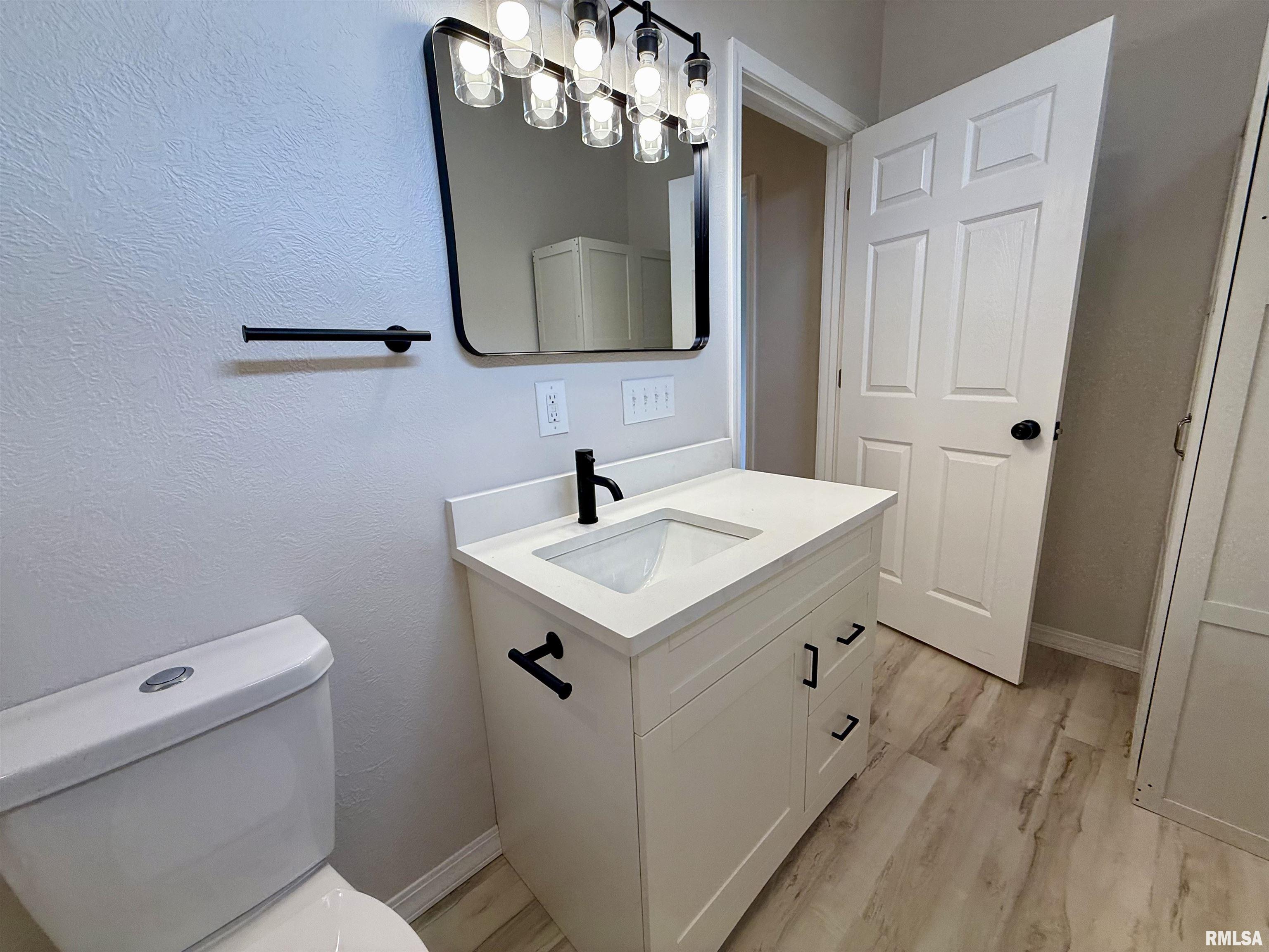1306 Laura Lane Marion, IL 62959 - Photo 5 of 23