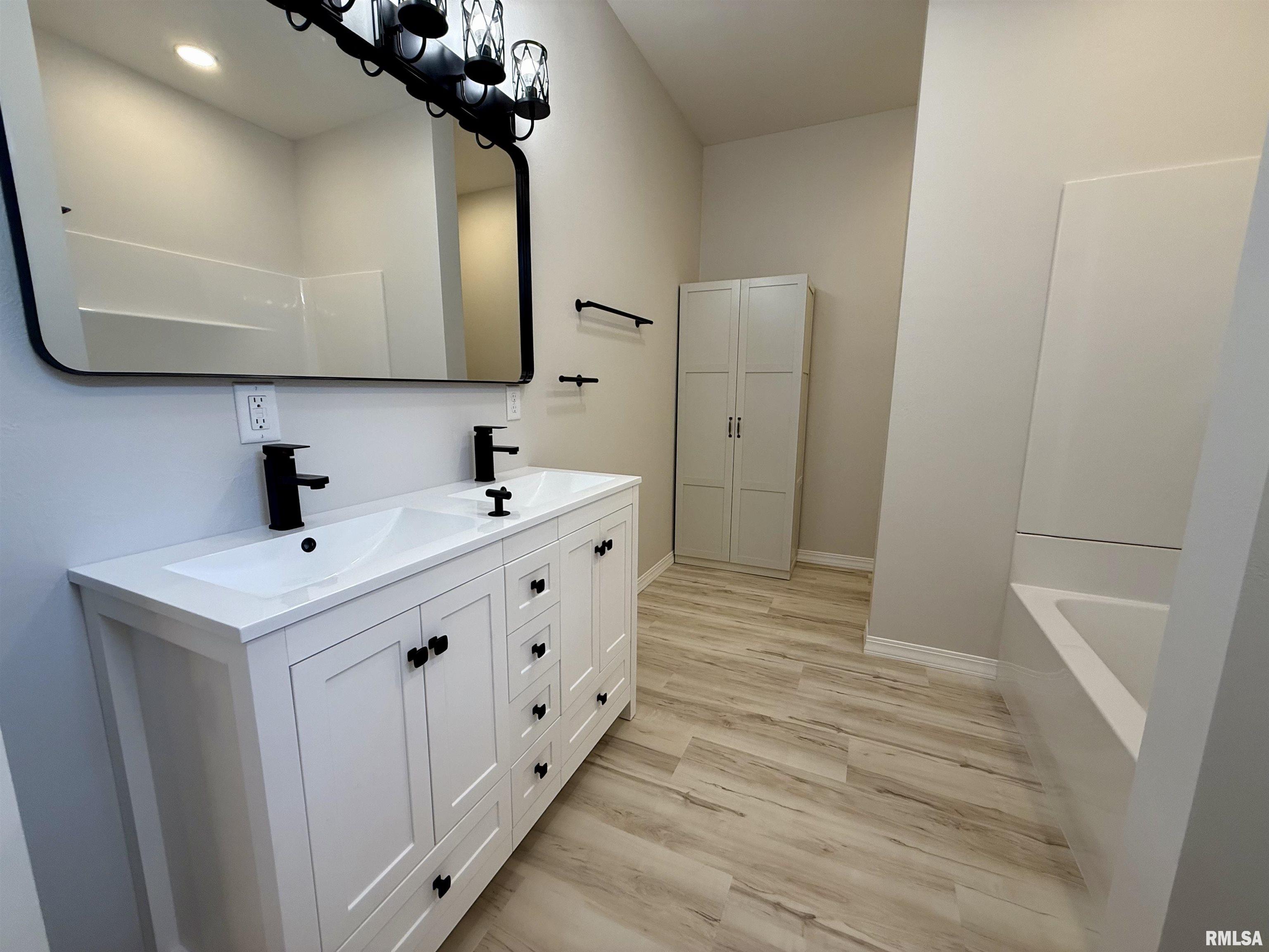 1306 Laura Lane Marion, IL 62959 - Photo 10 of 23