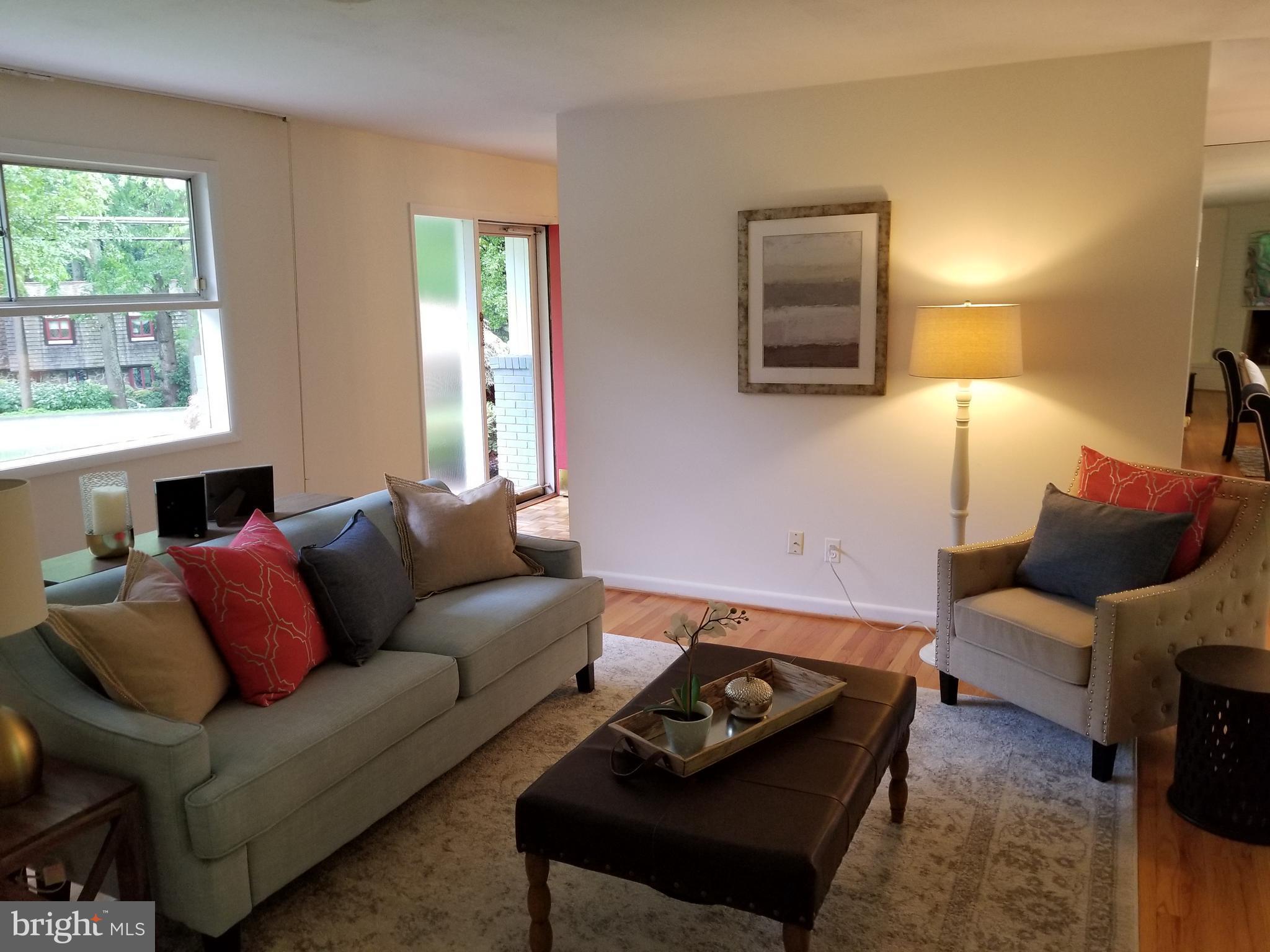 3906 Dance Mill Road Phoenix, MD 21131 - Photo 8 of 28 Living Room