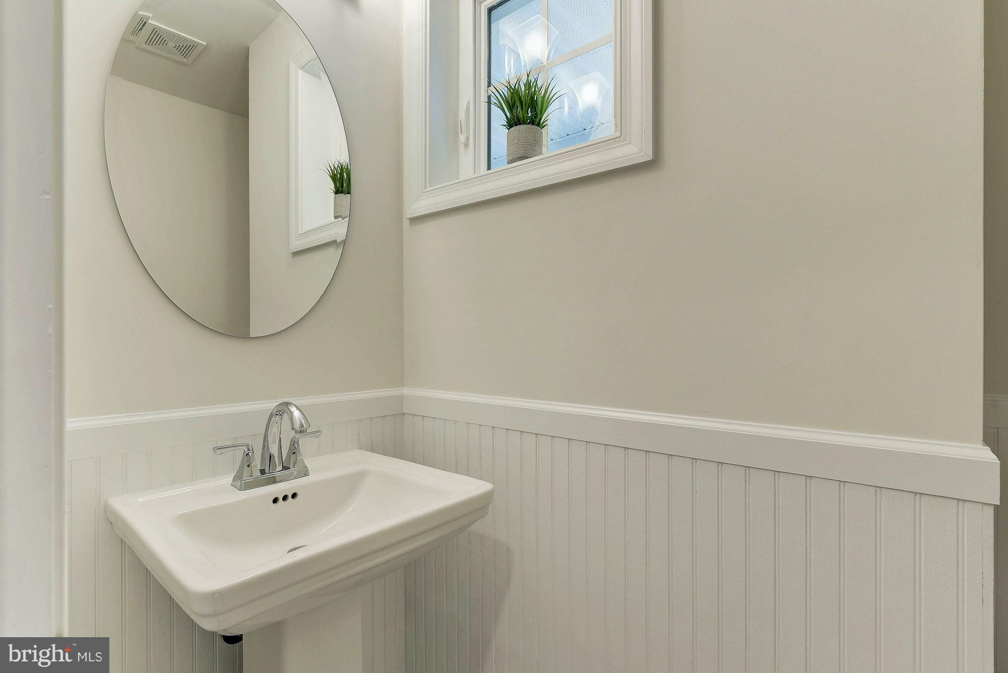 8017 Fairfax Road Alexandria, VA 22308 - Photo 19 of 30 Bath
