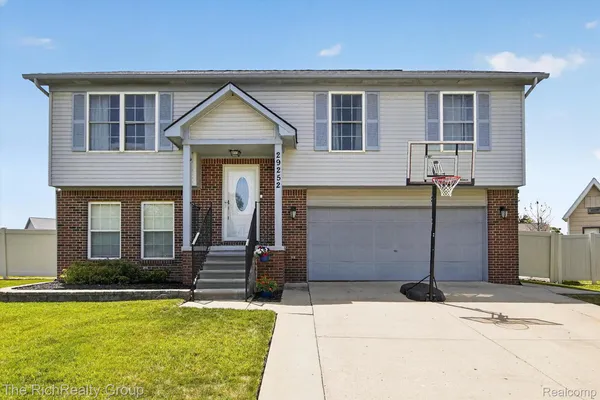 $315,000 | 29252 Hunter Street, Trenton, MI 48183