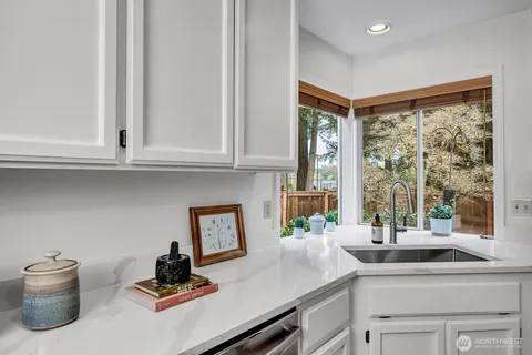 $1,525,000 | 3911 240th Place Southeast, Sammamish, WA 98029