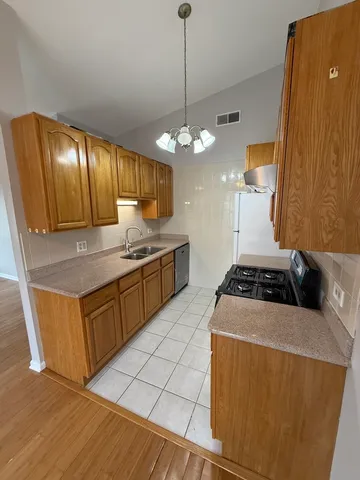 $2,800 | 1010 Hayes Court, Unit 1010, Vernon Hills, IL 60061