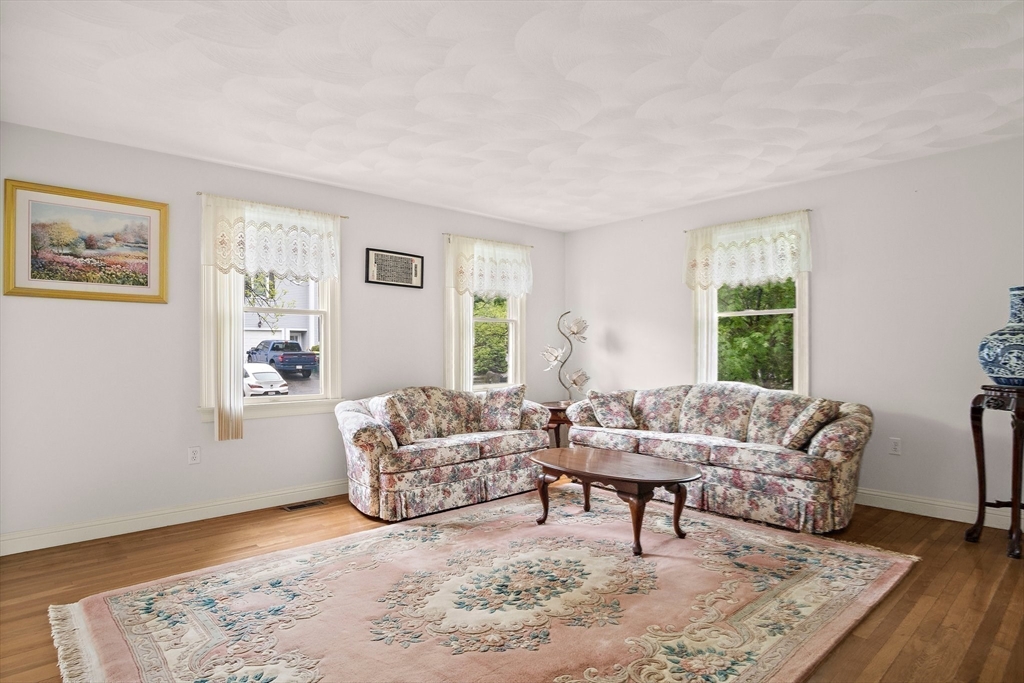 8 Old Farm Road Woburn, MA 01801 - Photo 12 of 38 Gallery Image 12