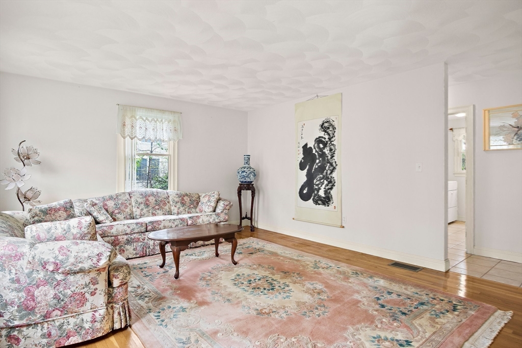 8 Old Farm Road Woburn, MA 01801 - Photo 13 of 38 Gallery Image 13