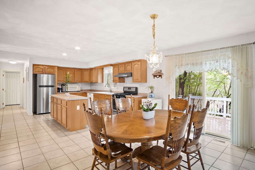 8 Old Farm Road Woburn, MA 01801 - Photo 5 of 38 Gallery Image 5