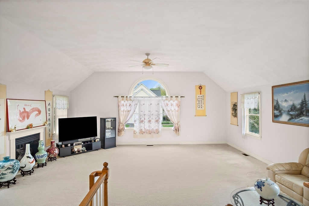 8 Old Farm Road Woburn, MA 01801 - Photo 9 of 38 Gallery Image 9
