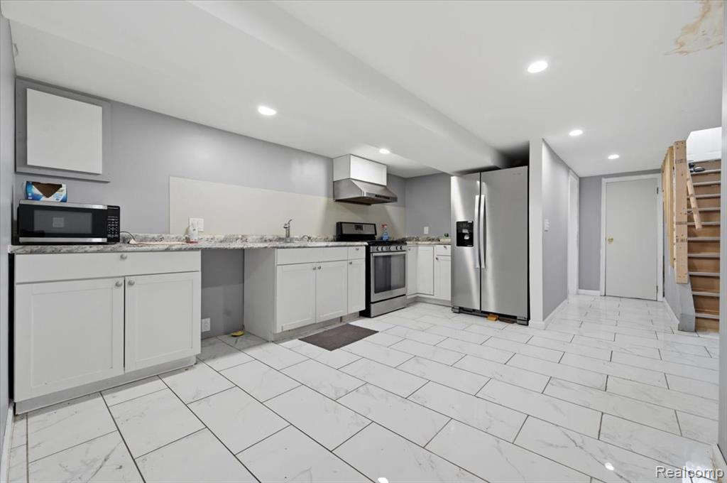 8565 Potomac Street Center Line, MI 48015 - Photo 25 of 33