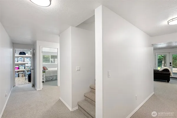 a view of livingroom with furniture