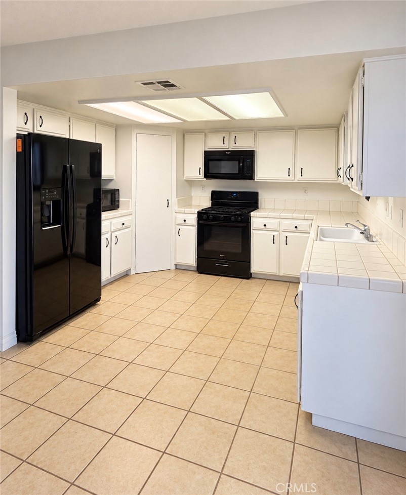 13383 Franceska Road Apple Valley, CA 92308 - Photo 7 of 9 Gallery Image 7