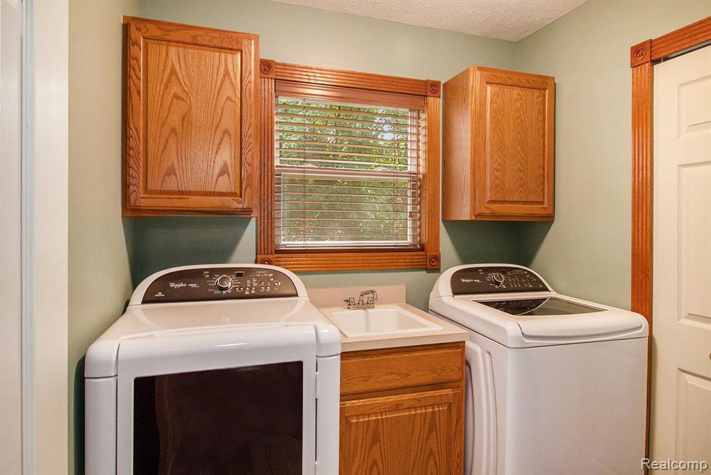 1951 Sundance Ridge Howell, MI 48843 - Photo 32 of 39 Gallery Image 32