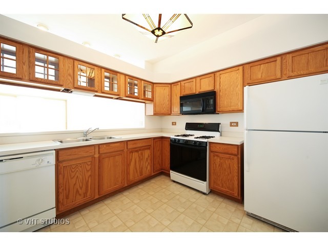 2612 Carrolwood Road Naperville, IL 60540 - Photo 4 of 10