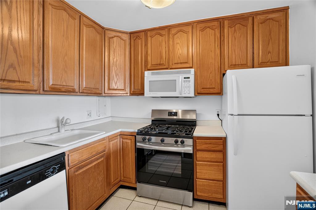 6 Horizon Road, Unit 602 Fort Lee, NJ 07024 - Photo 25 of 35