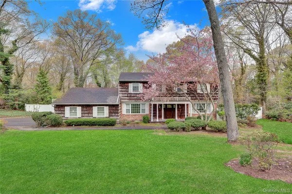 $1,399,000 | 34 Hemingway Drive, Dix Hills, NY 11746