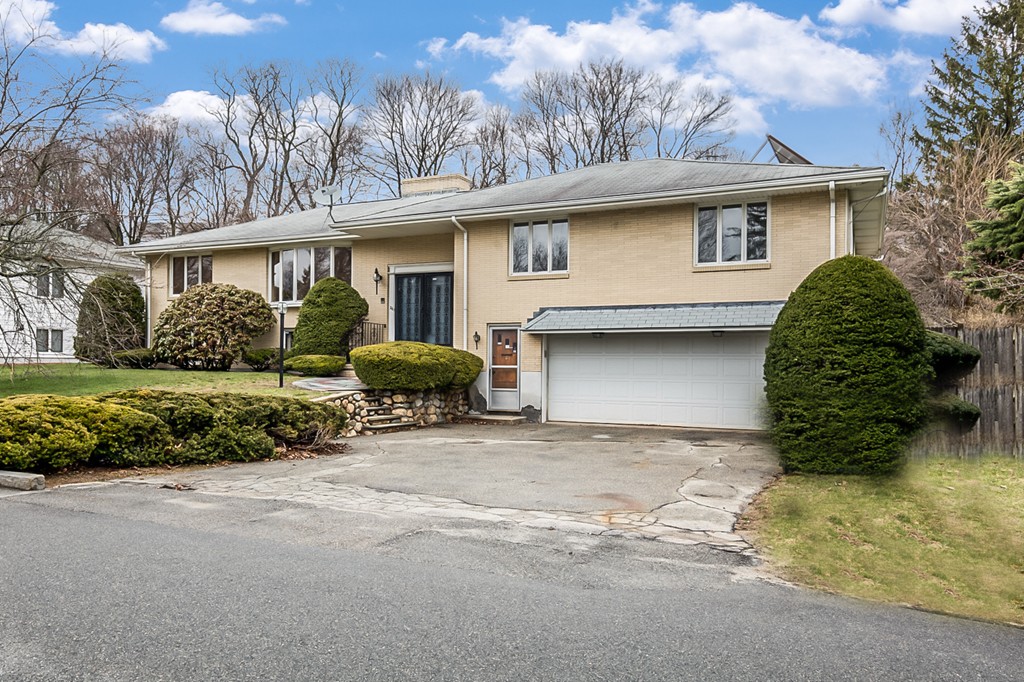 26 Lawndale Road Stoneham, MA 02180 - Photo 1 of 12 Gallery Image 1