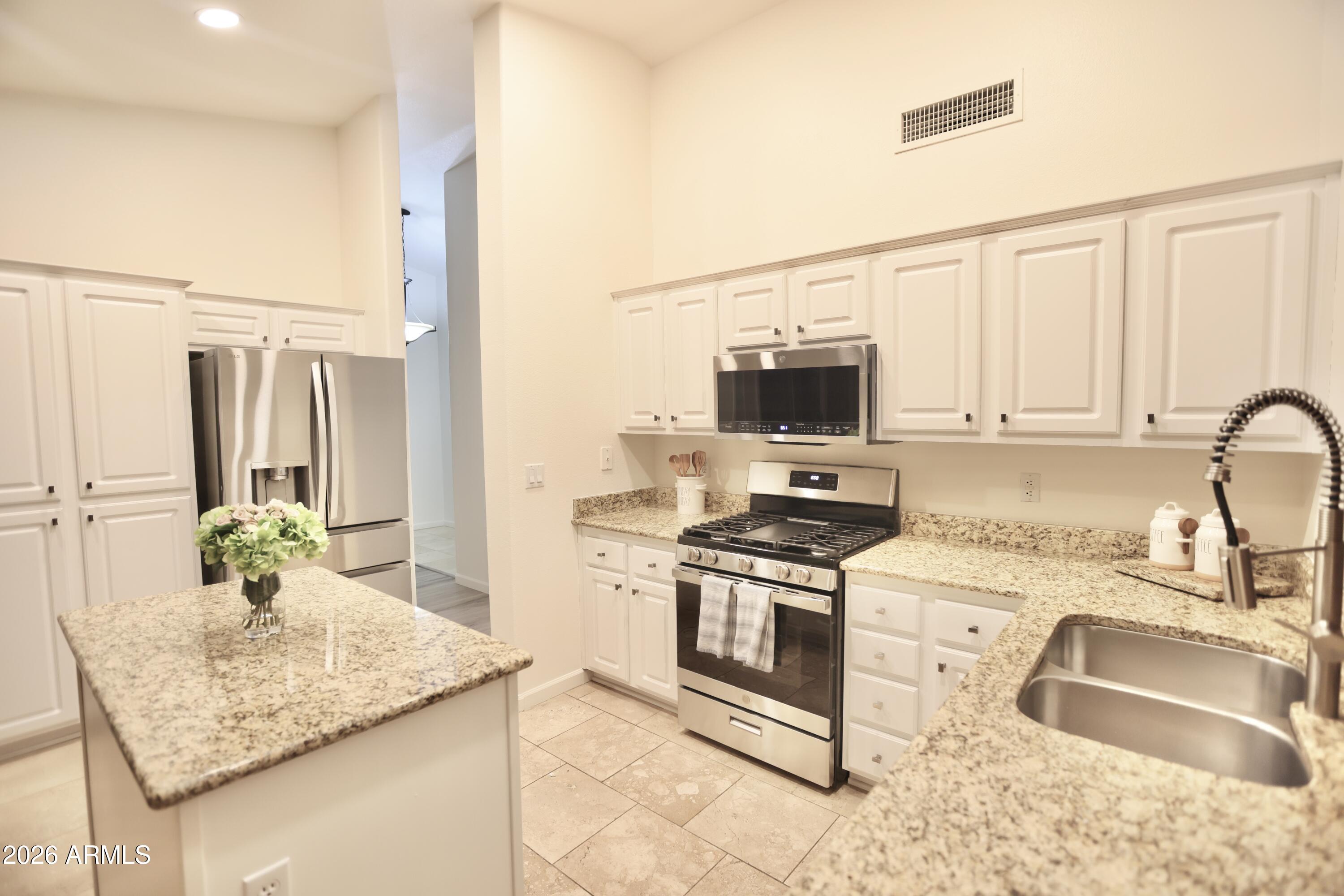 3337 East Beardsley Road Phoenix, AZ 85050 - Photo 3 of 18 0D1A2249