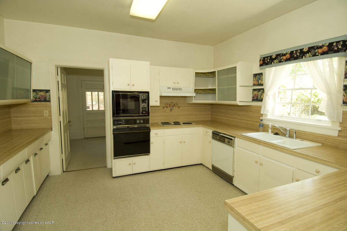 1517 South Rusk Street Amarillo, TX 79102 - Photo 11 of 30 kitchen