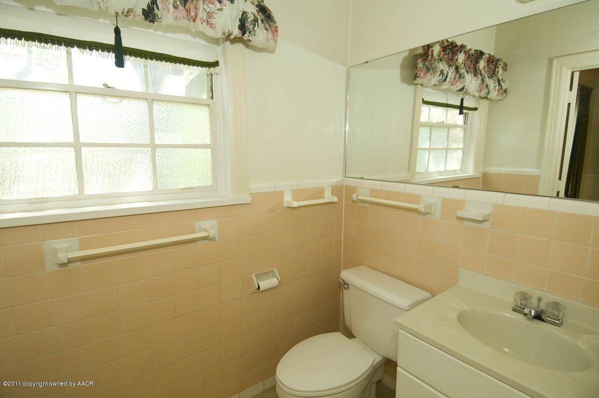 1517 South Rusk Street Amarillo, TX 79102 - Photo 18 of 30 master bathroom