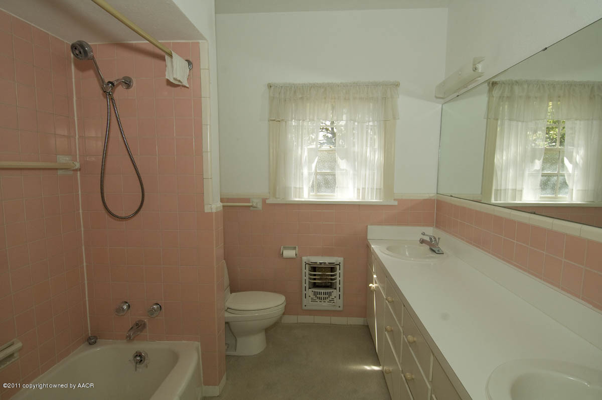 1517 South Rusk Street Amarillo, TX 79102 - Photo 26 of 30 bathroom
