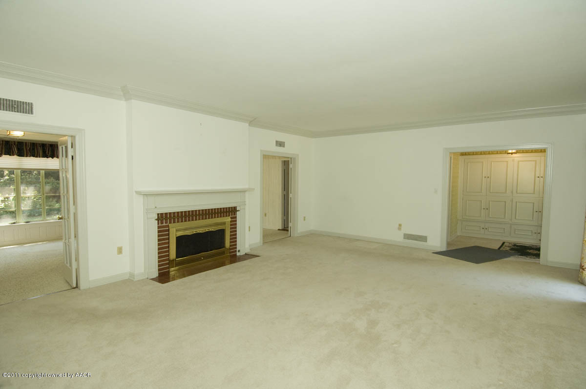 1517 South Rusk Street Amarillo, TX 79102 - Photo 5 of 30 living room